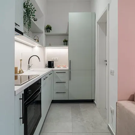 Apartament Stylish & Sunny - Steps From Amzei Square Bucureşti