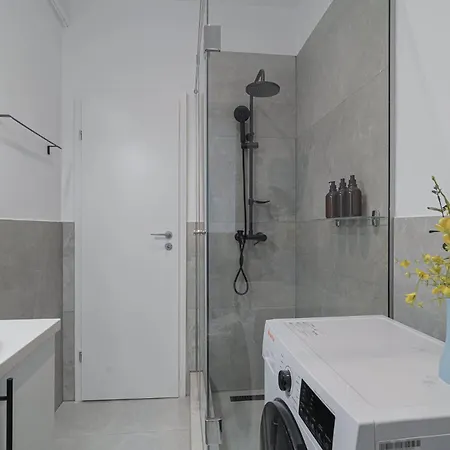 Stylish & Sunny - Steps From Amzei Square Apartament *