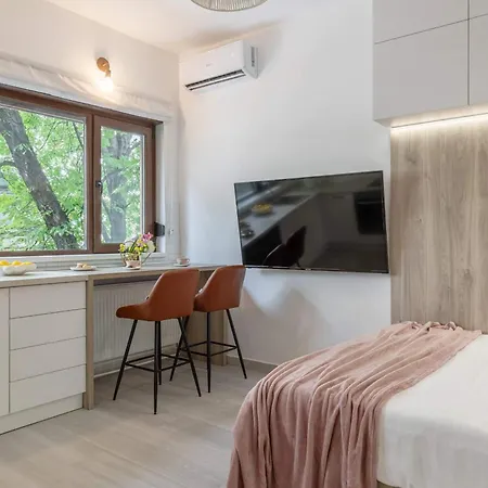 Apartament Stylish & Sunny - Steps From Amzei Square