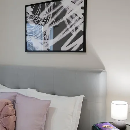 Stylish & Sunny - Steps From Amzei Square Apartment Bukarest