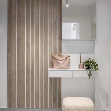 Stylish & Sunny - Steps From Amzei Square Apartment *