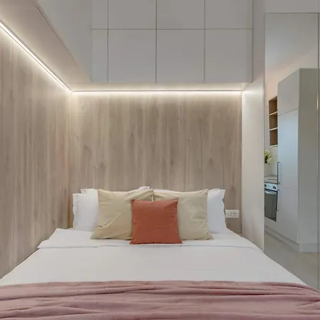 Stylish & Sunny - Steps From Amzei Square