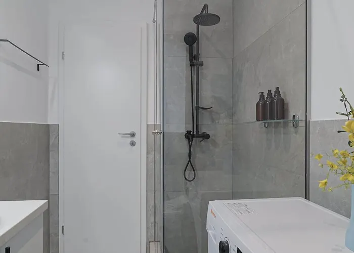 Stylish & Sunny - Steps From Amzei Square Apartment *