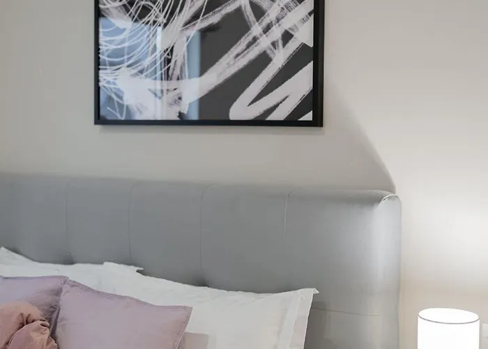 Stylish & Sunny - Steps From Amzei Square Lejlighed Bukarest