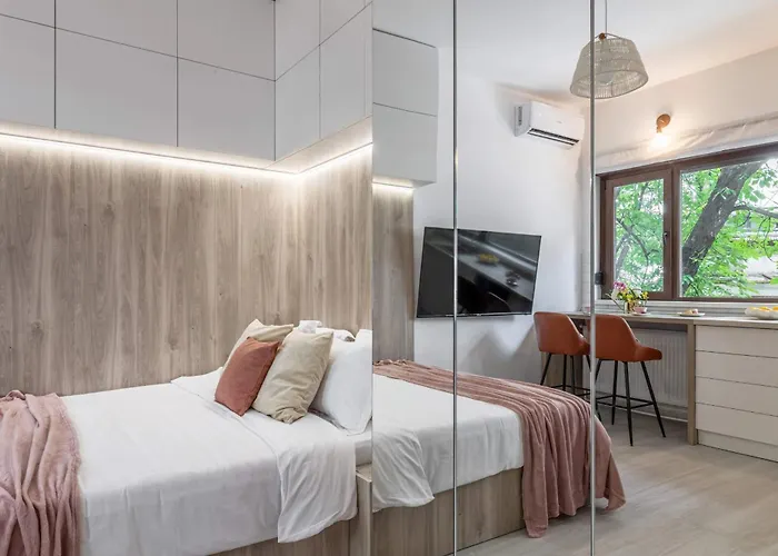Stylish & Sunny - Steps From Amzei Square * Bukarest