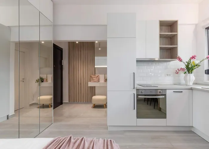 Stylish & Sunny - Steps From Amzei Square * Bukarest