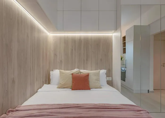 Stylish & Sunny - Steps From Amzei Square