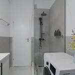 Stylish & Sunny - Steps From Amzei Square Apartman *
