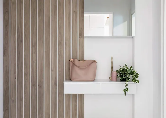 Stylish & Sunny - Steps From Amzei Square